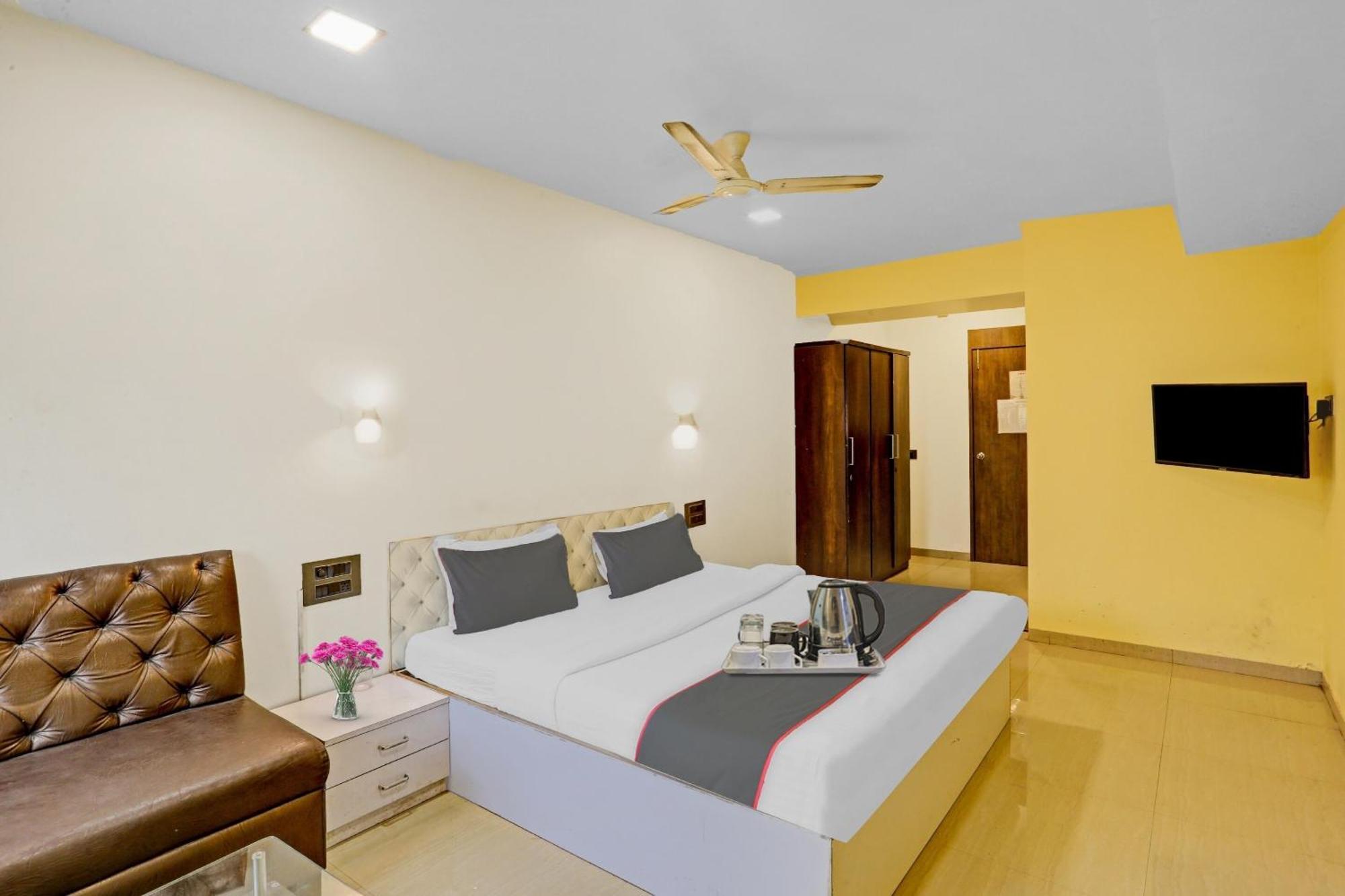 Oyo Salt House Hotel Mumbai  Buitenkant foto